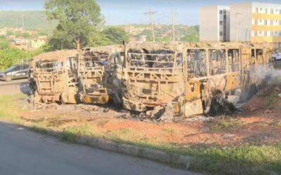Frota de ônibus sem seguro pega fogo, mas a principal causa exclui chance de possíveis coberturas