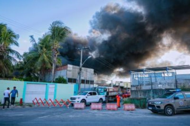 Incêndio em galpão de materiais recicláveis alerta sobre a importância do seguro