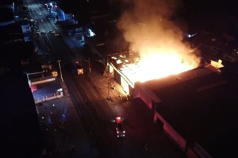 Incêndio destrói loja, estabelecimento não tinha seguro e prejuízo pode chegar a R$6 milhões