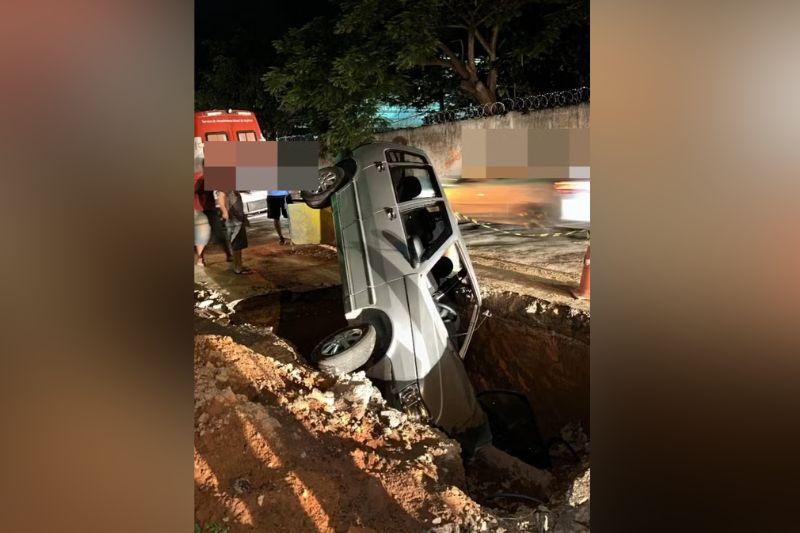 Motorista não percebe obra e carro acaba dentro de cratera; entenda qual o seguro mais indicado