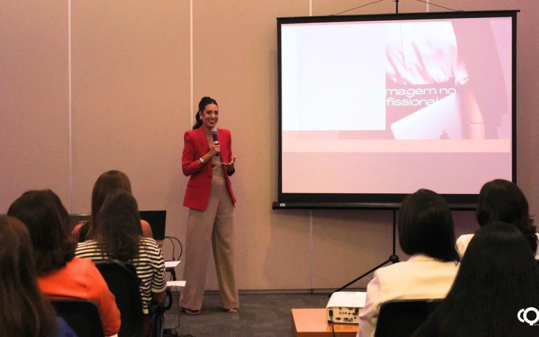 Profissionais mulheres do mercado de seguros baiano se reúnem para aprender sobre o poder da imagem no sucesso profissional
