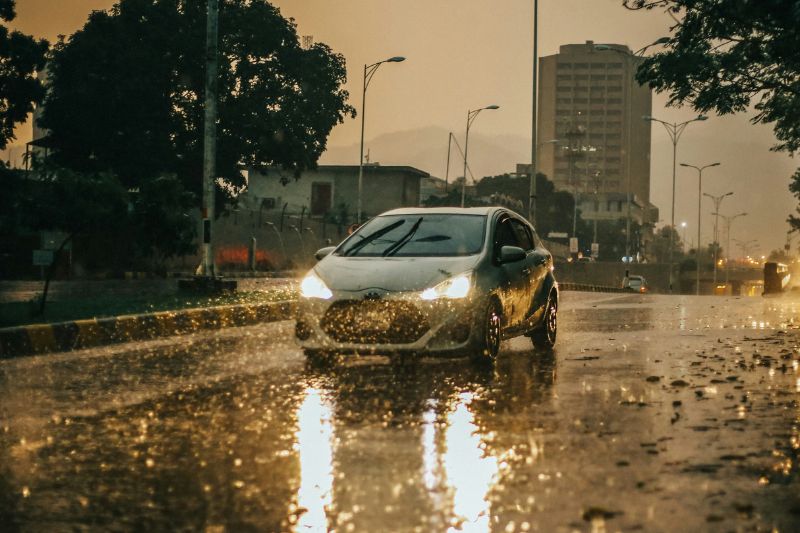 Allianz Partners traz dicas para dirigir com segurança durante fortes chuvas