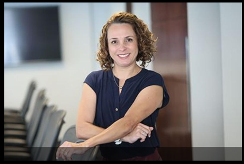 Pelo segundo ano, Carla Simões, superintendente da CNseg, é eleita uma das feras da comunicação pelo TOP Mega Brasil